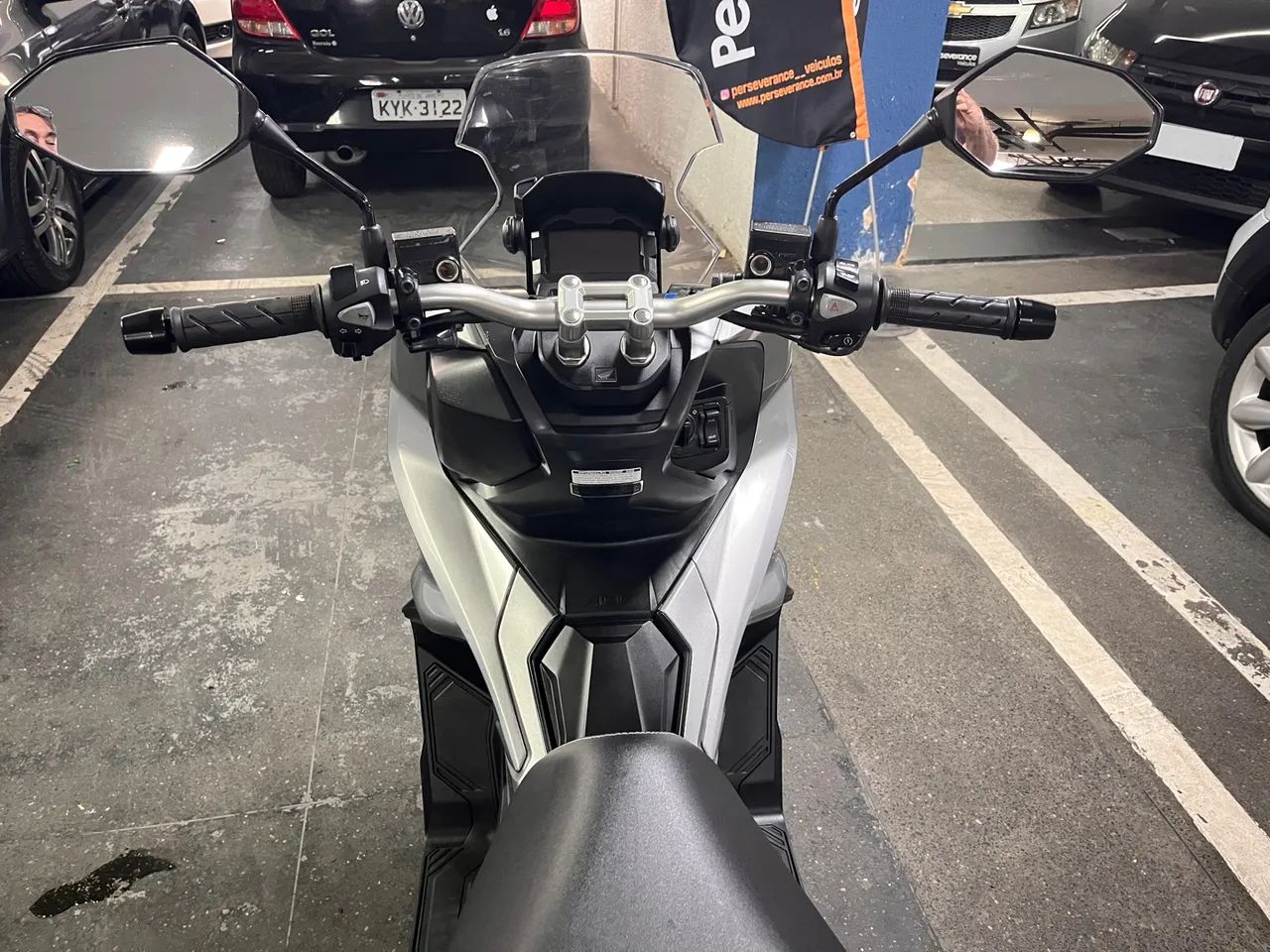 Honda ADV 2023/23 Prata 4200Km revisada nunca caiu ou bateu - Foto 4