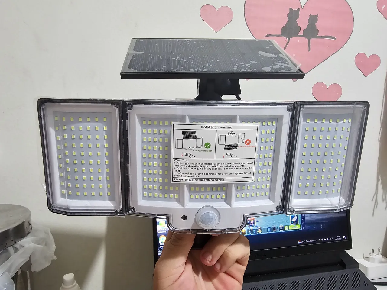 Refletor Solar LED com Sensor de Presença e Painel Solar