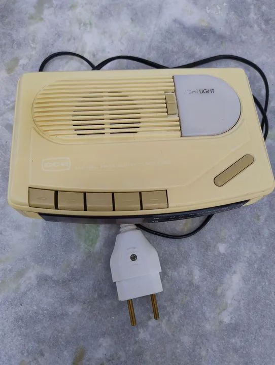 Rádio Relógio Despertador Vintage - Foto 2