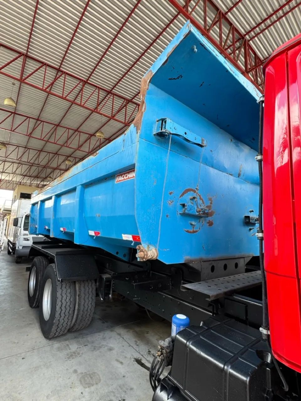 Caminhão Caçamba Mercedes-Benz L 1620  - Foto 4