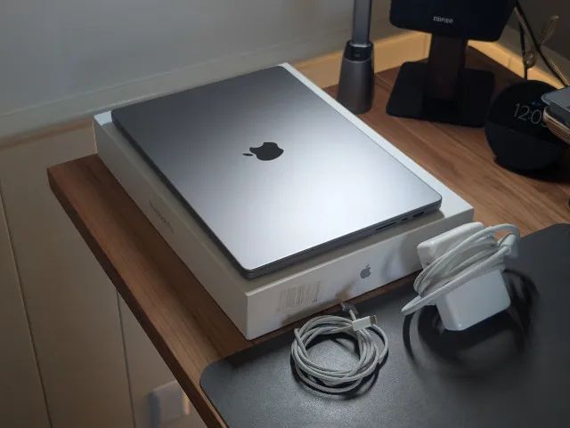 MacBook Pro 16 Polegadas (2023) - M2 Pro, 16GB, 512GB - Pouco uso