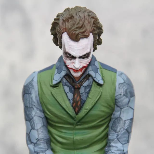 Action Figure Coringa 24 cm com Caixa - DC Comics®  - Foto 2
