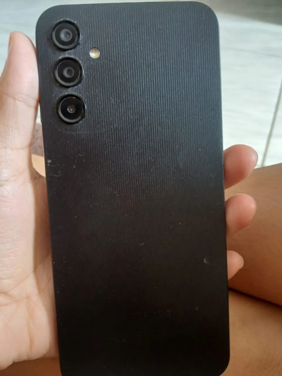 Celilular novo porém com tela trincada p concerto