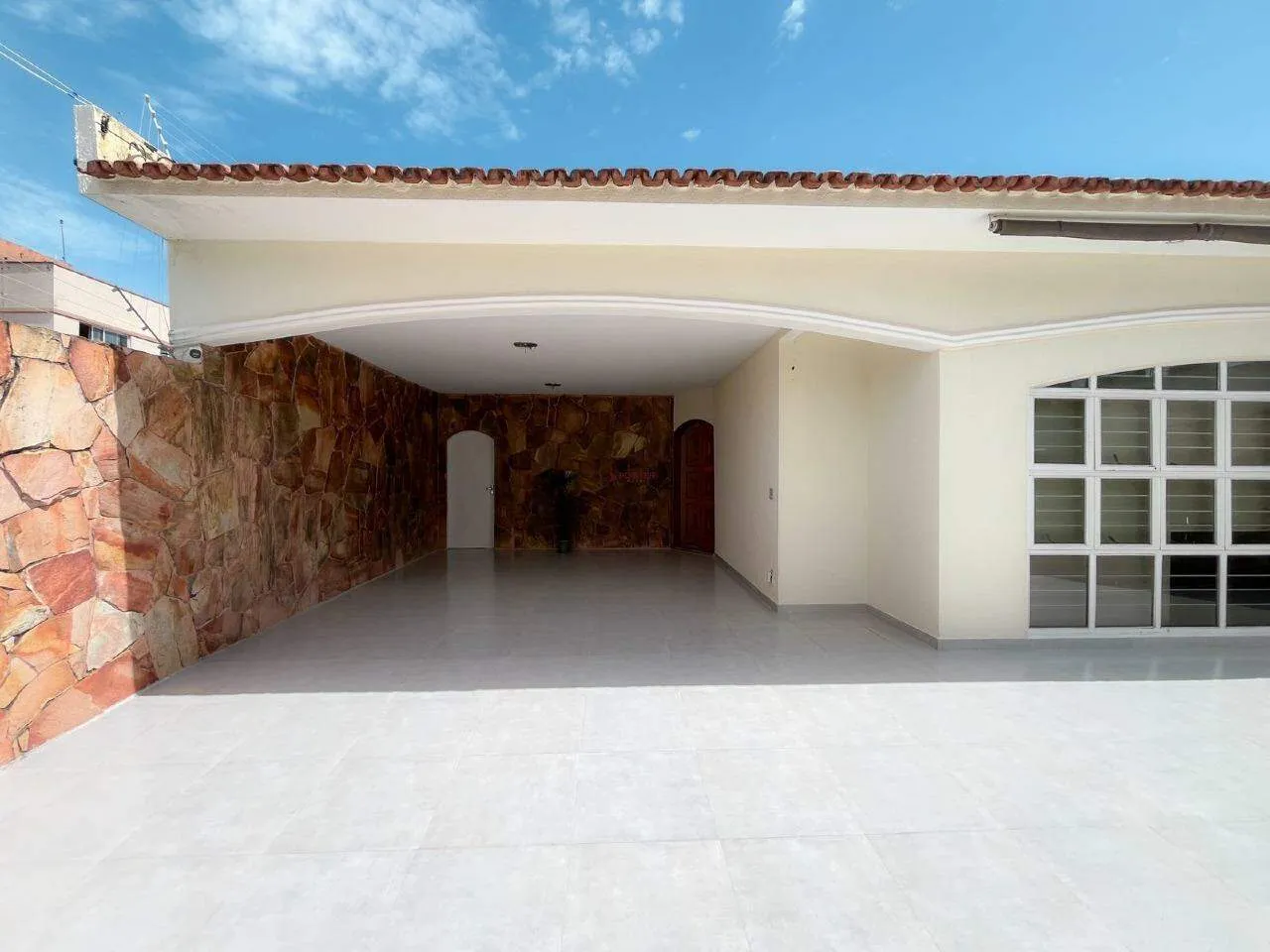Casa no Setor Nova Suíça com 299m² 3 quartos 3 suítes 5 vagas de garagem