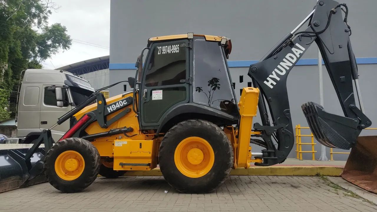 Retroescavadeira Hyundai H940C 2015