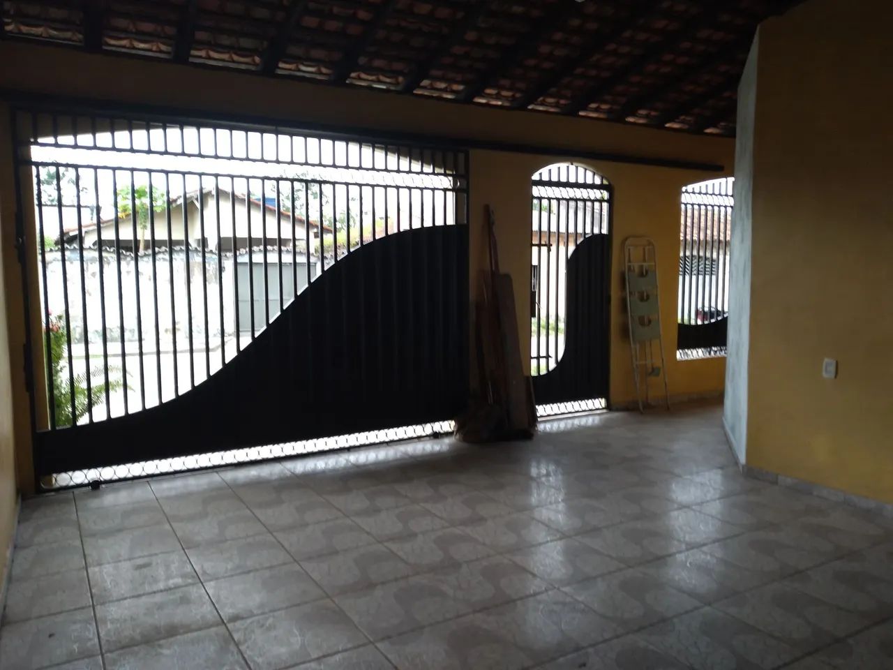 Alugo excelente casa Tenoné 
