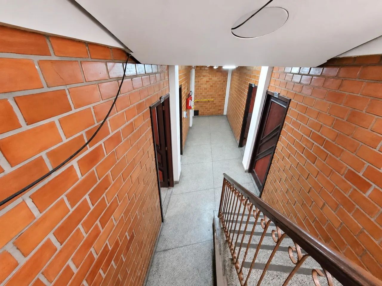 Sala Comercial com 50m²  Av. Cavalhada - Foto 2