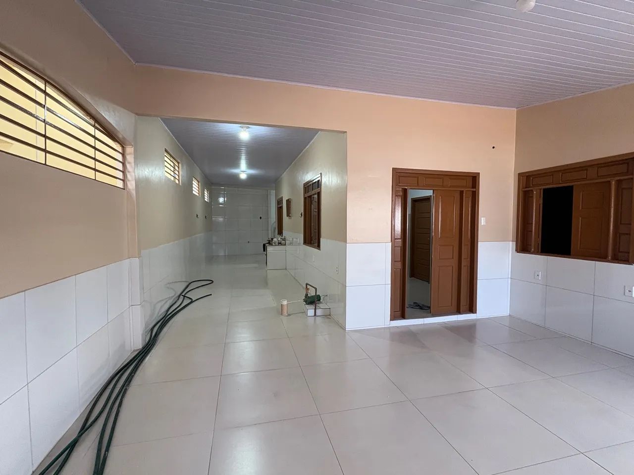 Alugo Casa Recém Reformada 3Quartos - Foto 2