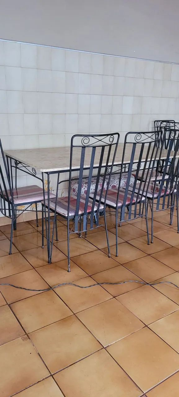 Mesa de ferro com 6 cadeiras - Foto 4