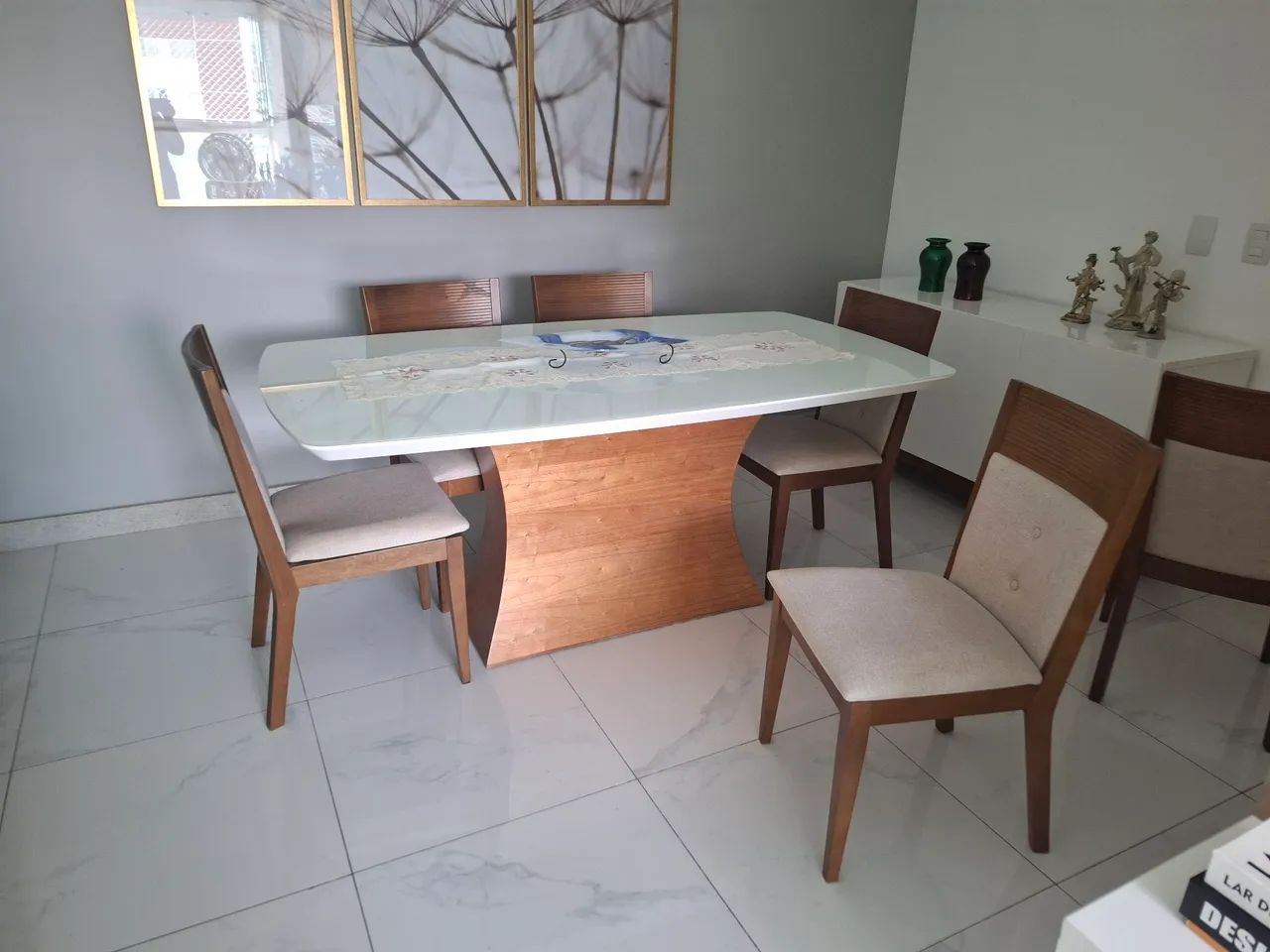 Vendo sala de Jantar mesa com cadeiras em madeira . 1,80 cm  - Foto 3