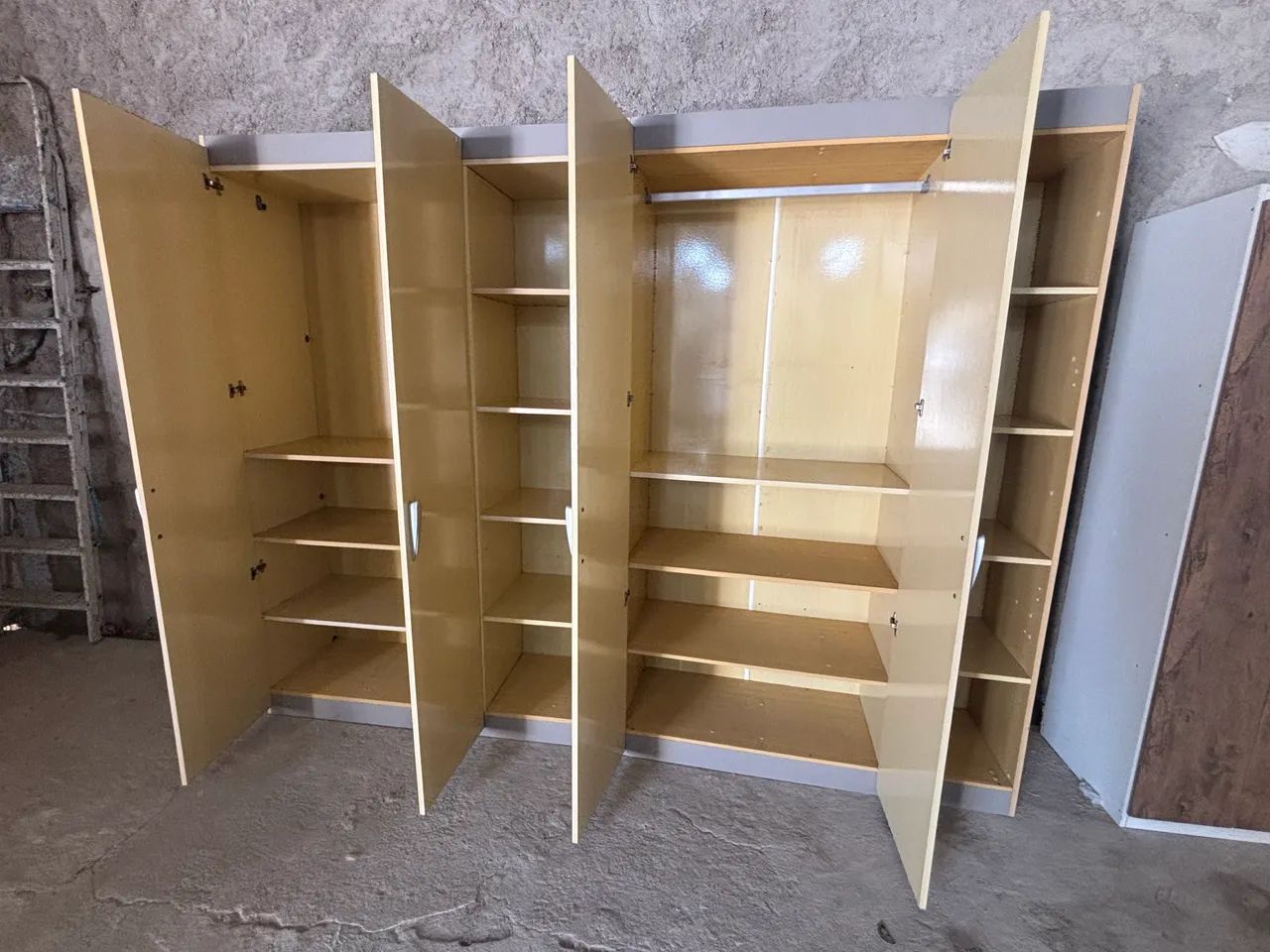 Guarda roupa 400,00 cada 