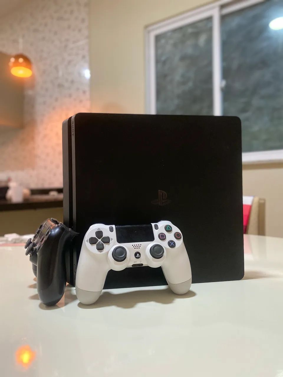 PS4 SLIM + 2 CONTROLES