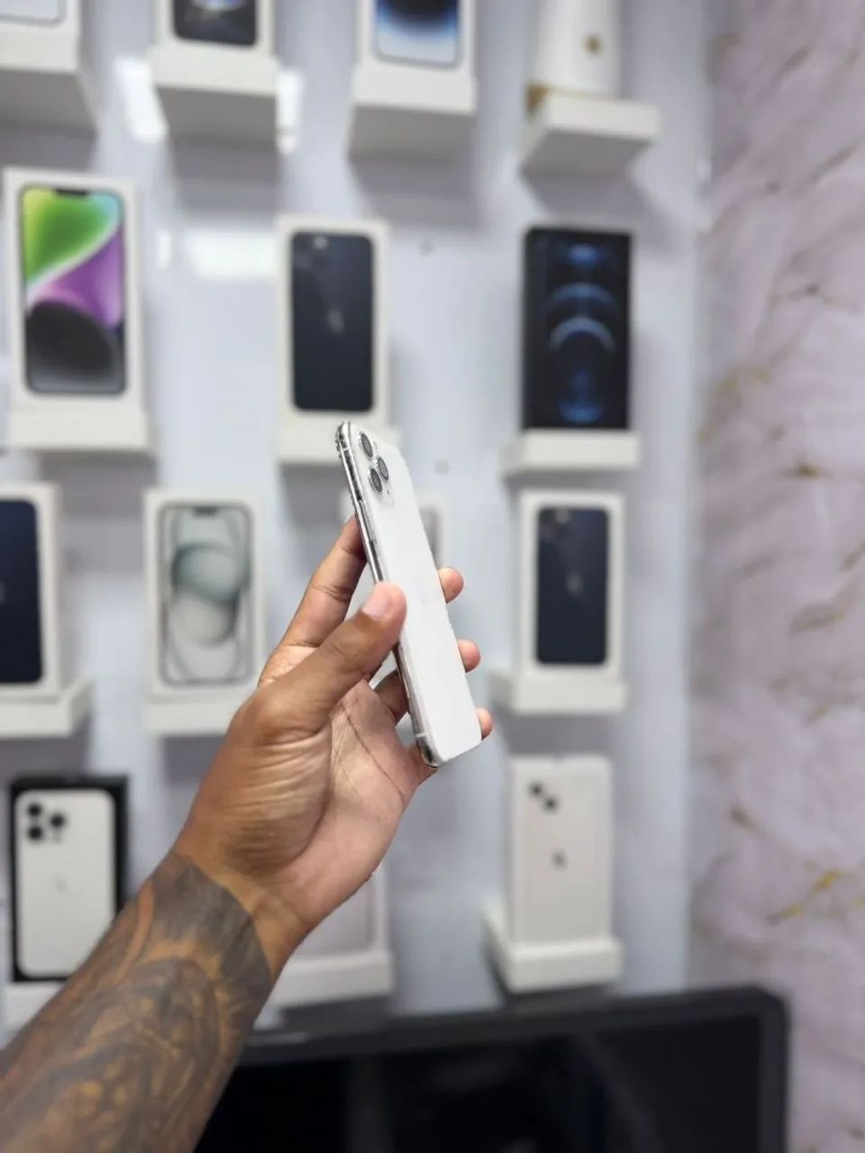 IPHONE 11 PRO 64GB BRANCO<br>R$ 1.550,00 TOP - Foto 3