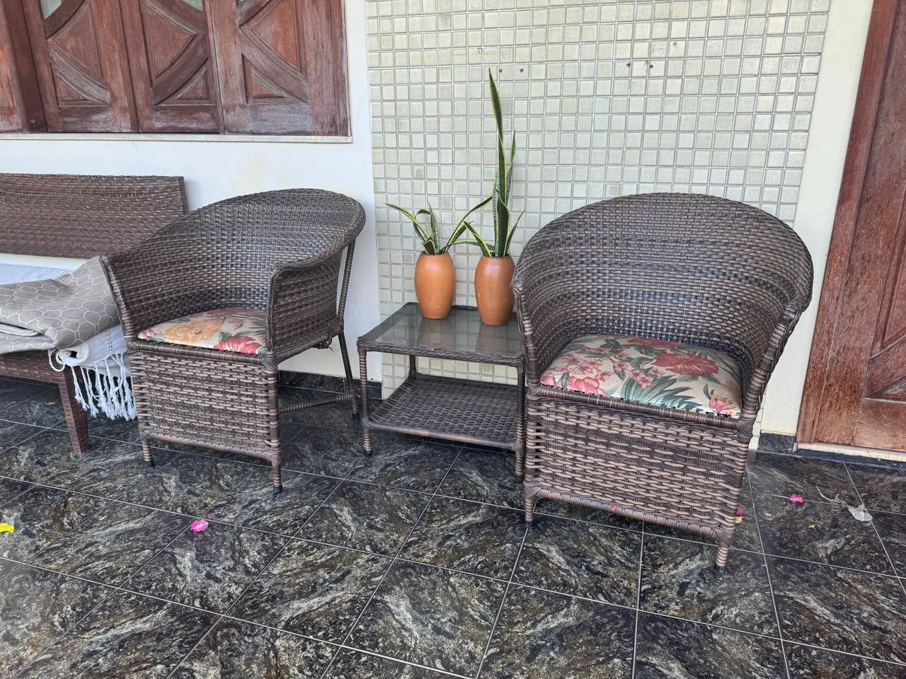 Vendo 2 poltronas/ cadeiras  em fibra c/ assento alcochoado