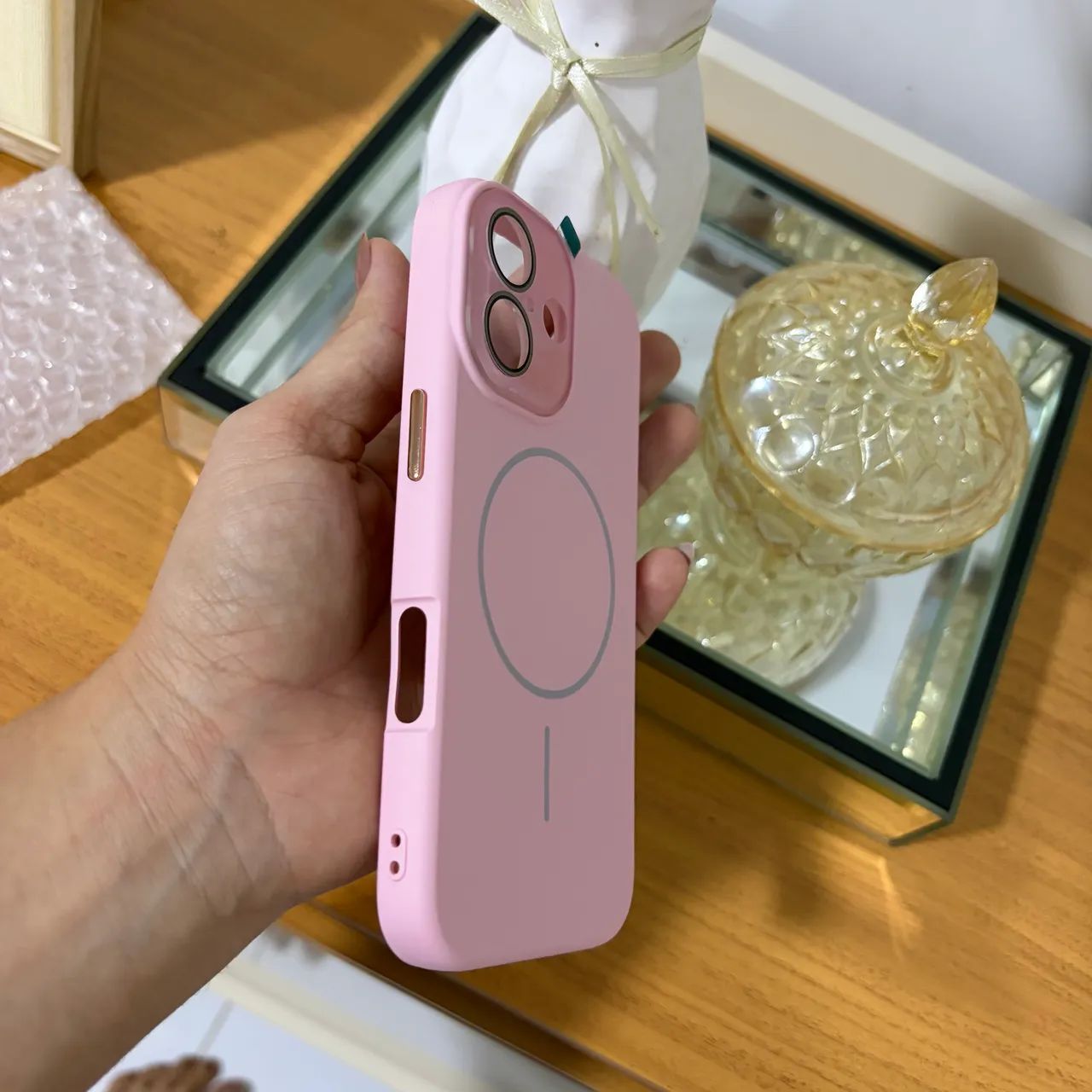 Capinha de iPhone 17 Magnética em Silicone