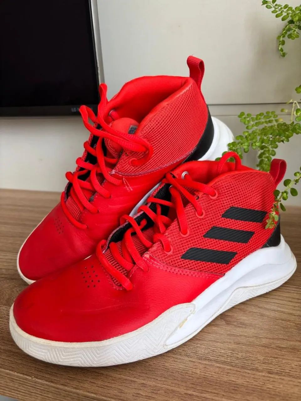 Tênis Adidas - vermelho - Foto 2