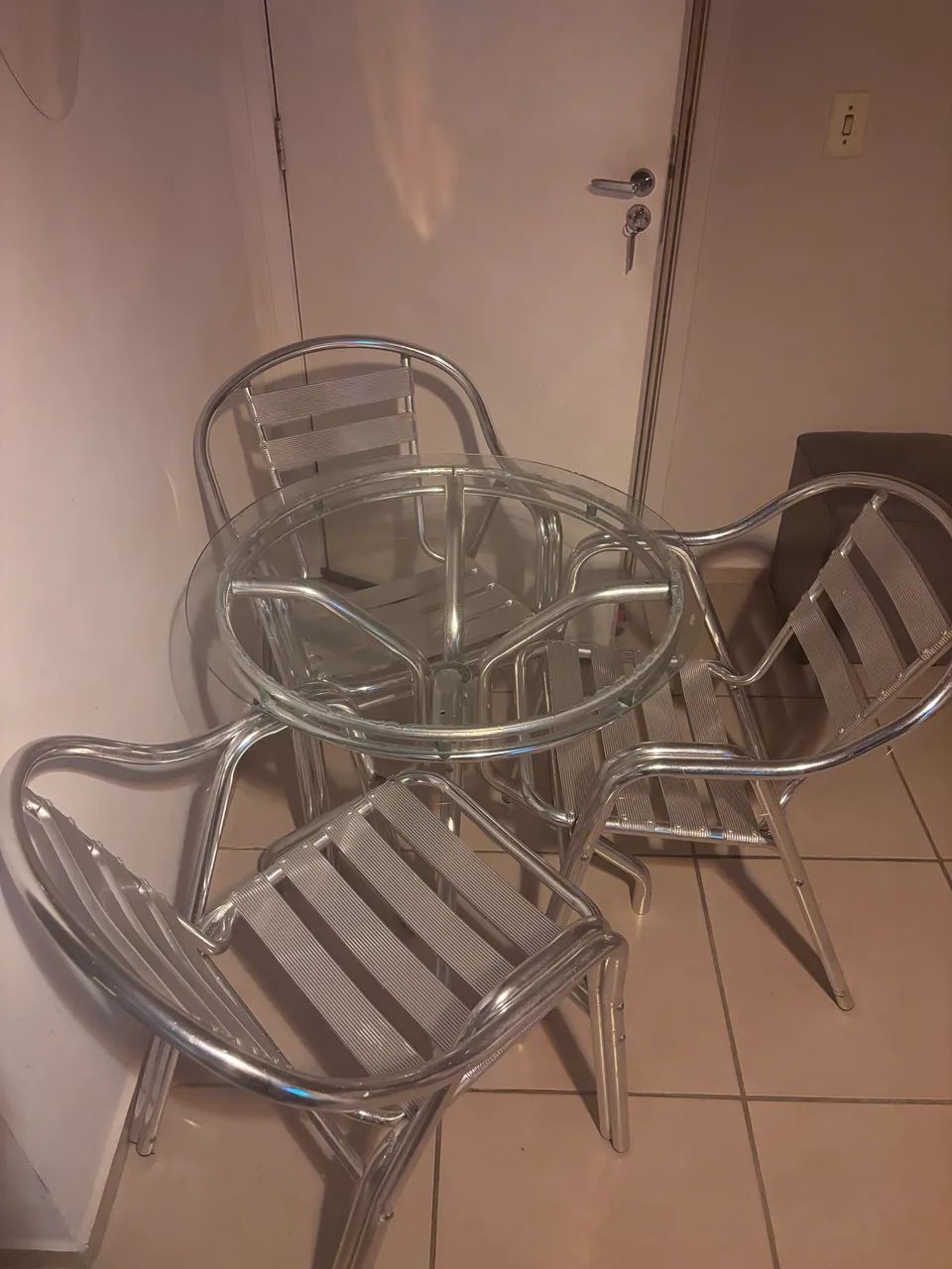 Mesa de alumínio resol com 4 cadeiras - Foto 2