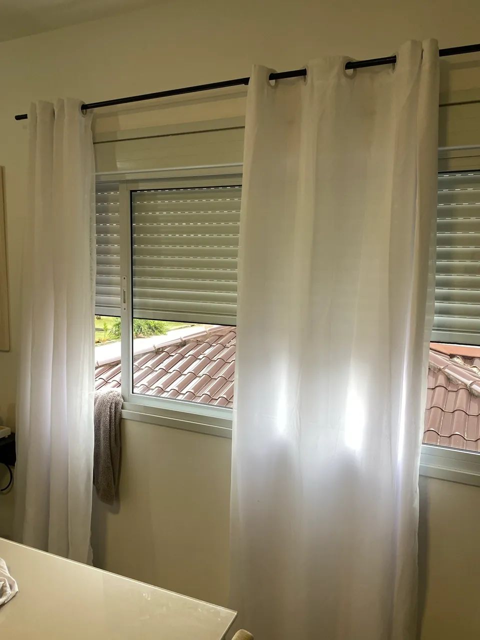 2 Cortinas Voal brancas com varão  - Foto 2