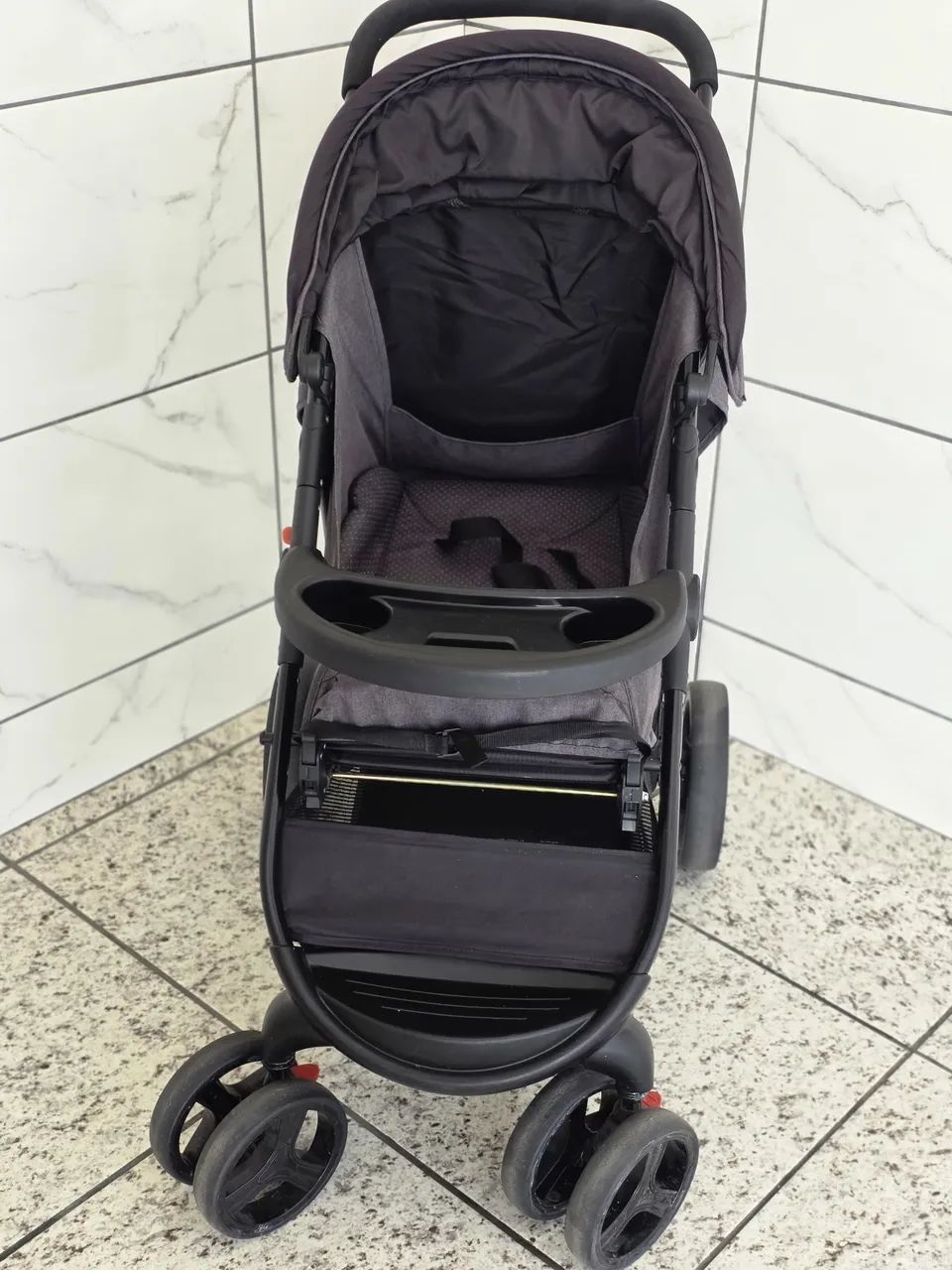 Carinho de bebê com bebê conforto - Foto 2