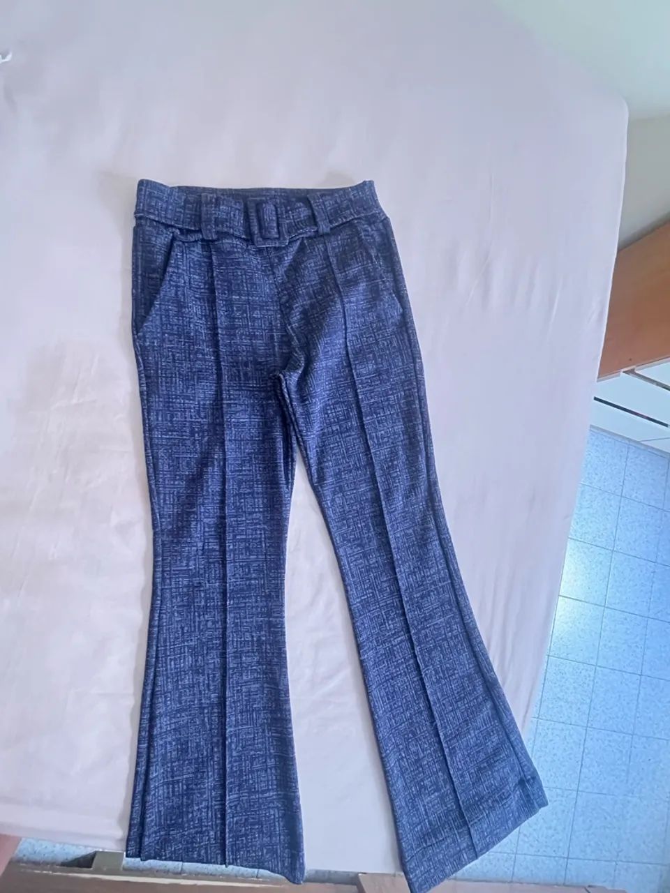 Calça com cinto , com laicra 