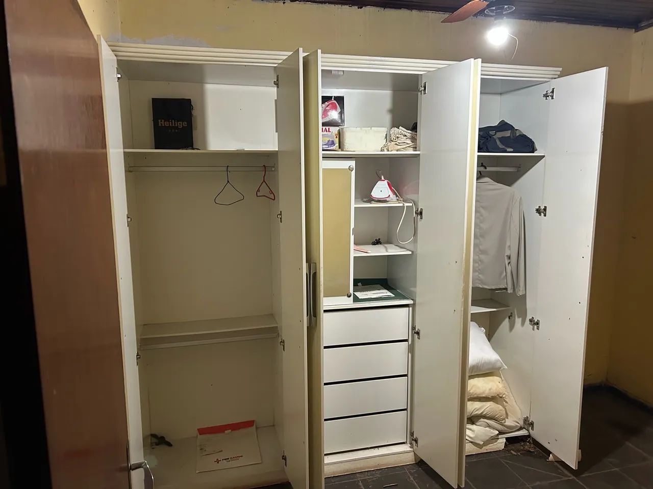 Guarda roupa doação 