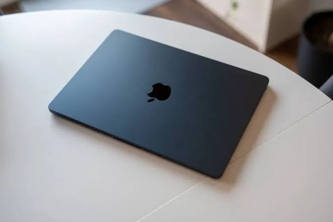 MacBook Air 15 M5 - Foto 4