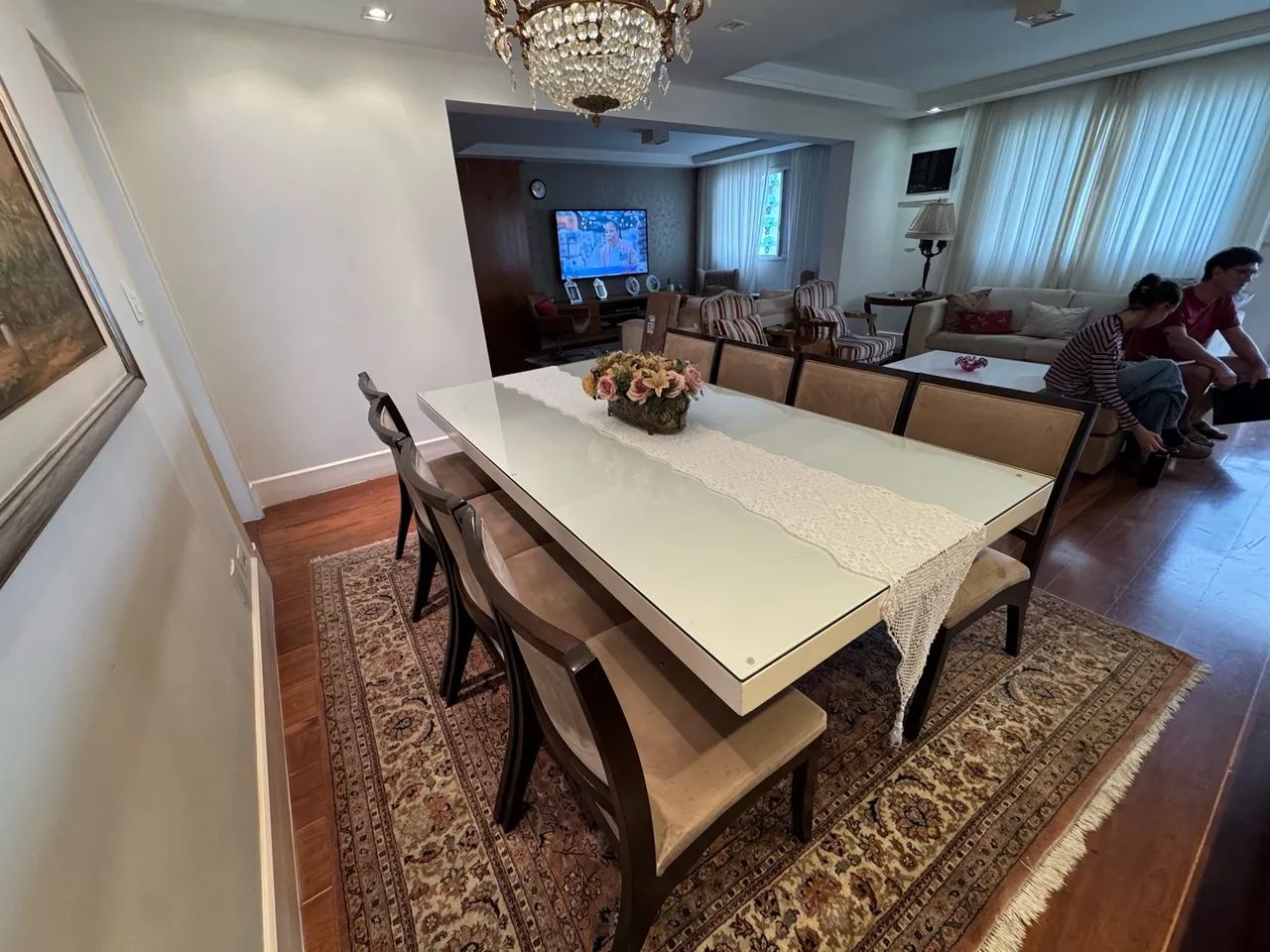 Mesa de jantar grande. Com 8 cadeiras - Foto 3