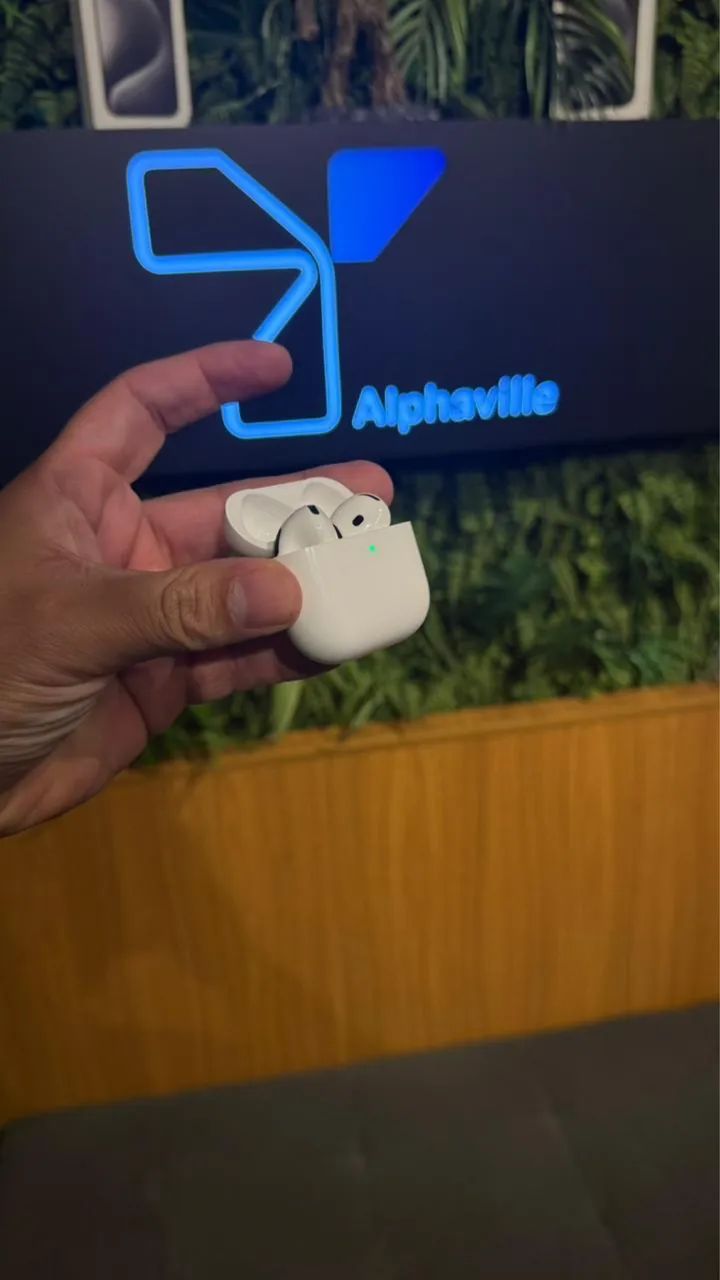 *AirPods 4 com cancelamento de Ruído 