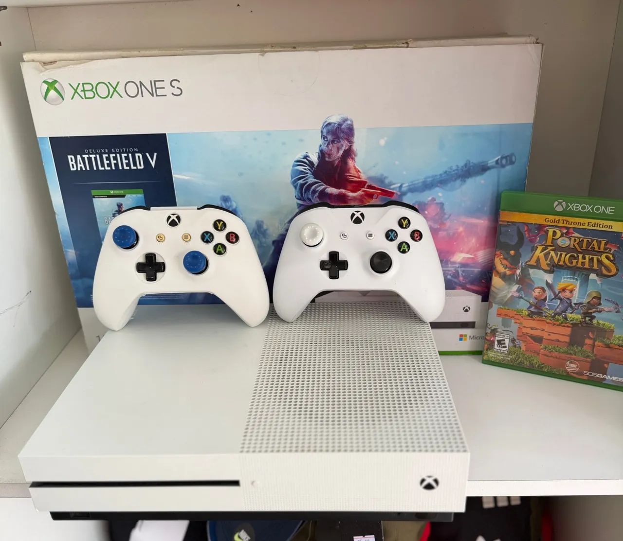 XBOX ONE S 1TB, 2 CONTROLES, JOGOS E CAIXA