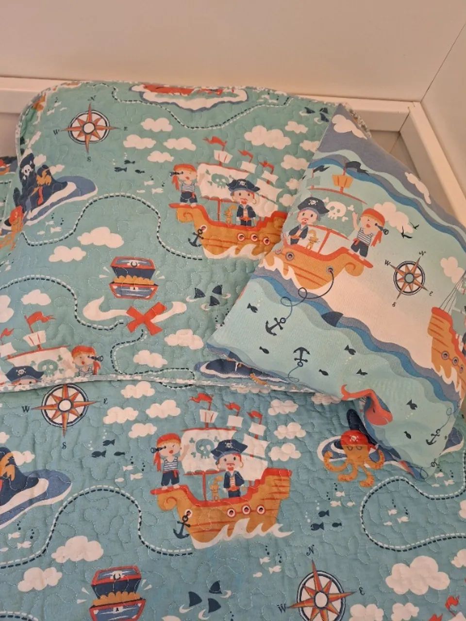 Colcha, almofada e cortina decorativas para quarto de criança. - Foto 3