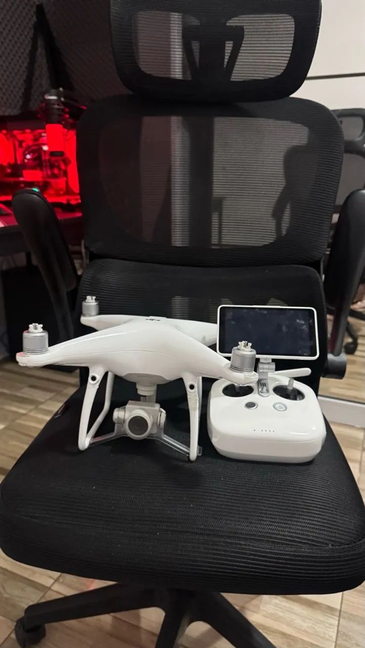 DJI Phantom 4 Pro+ com controle com tela integrada + mochila - R$ 2.000 - Foto 4