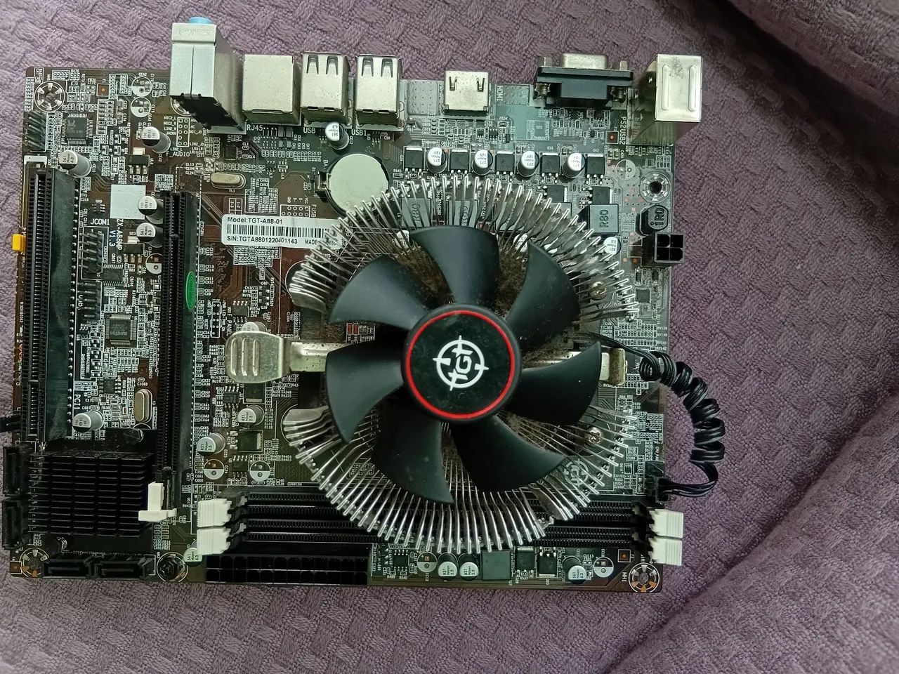 Vendo uma placa mãe junto com um processador  - Foto 2