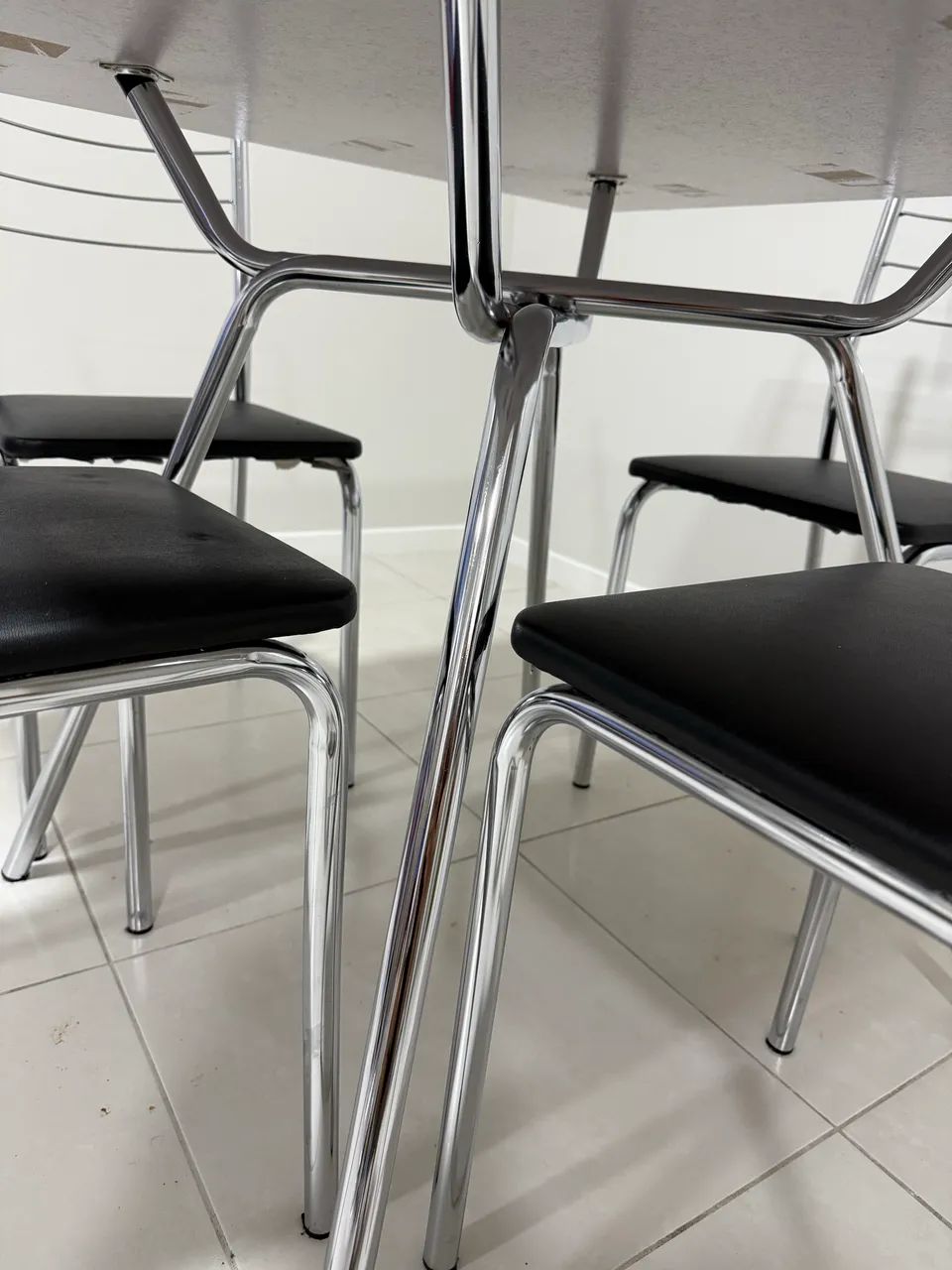 Mesa 4 cadeiras em aço inox Carraro - Foto 3