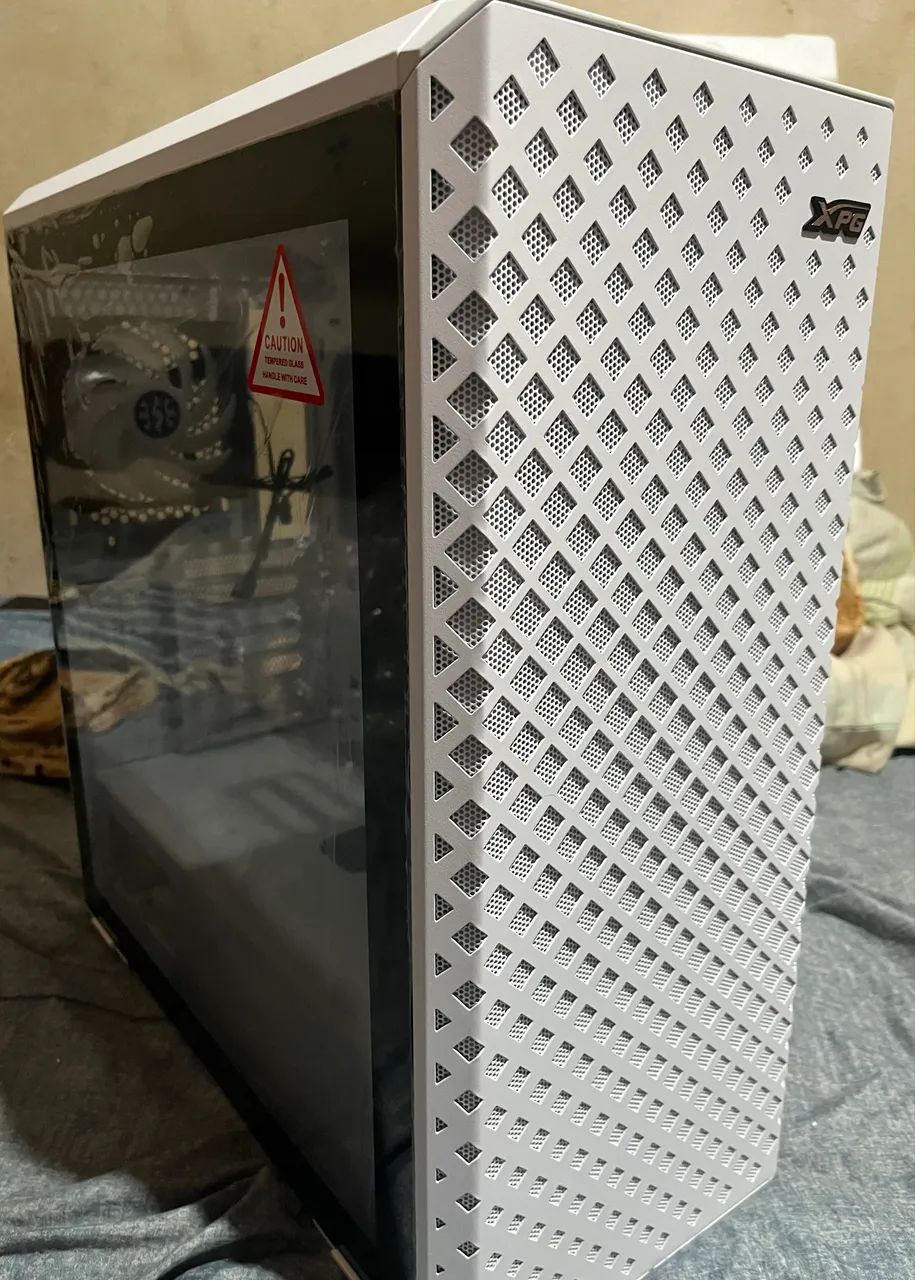 Gabinete Gamer XPG Defender PRO
