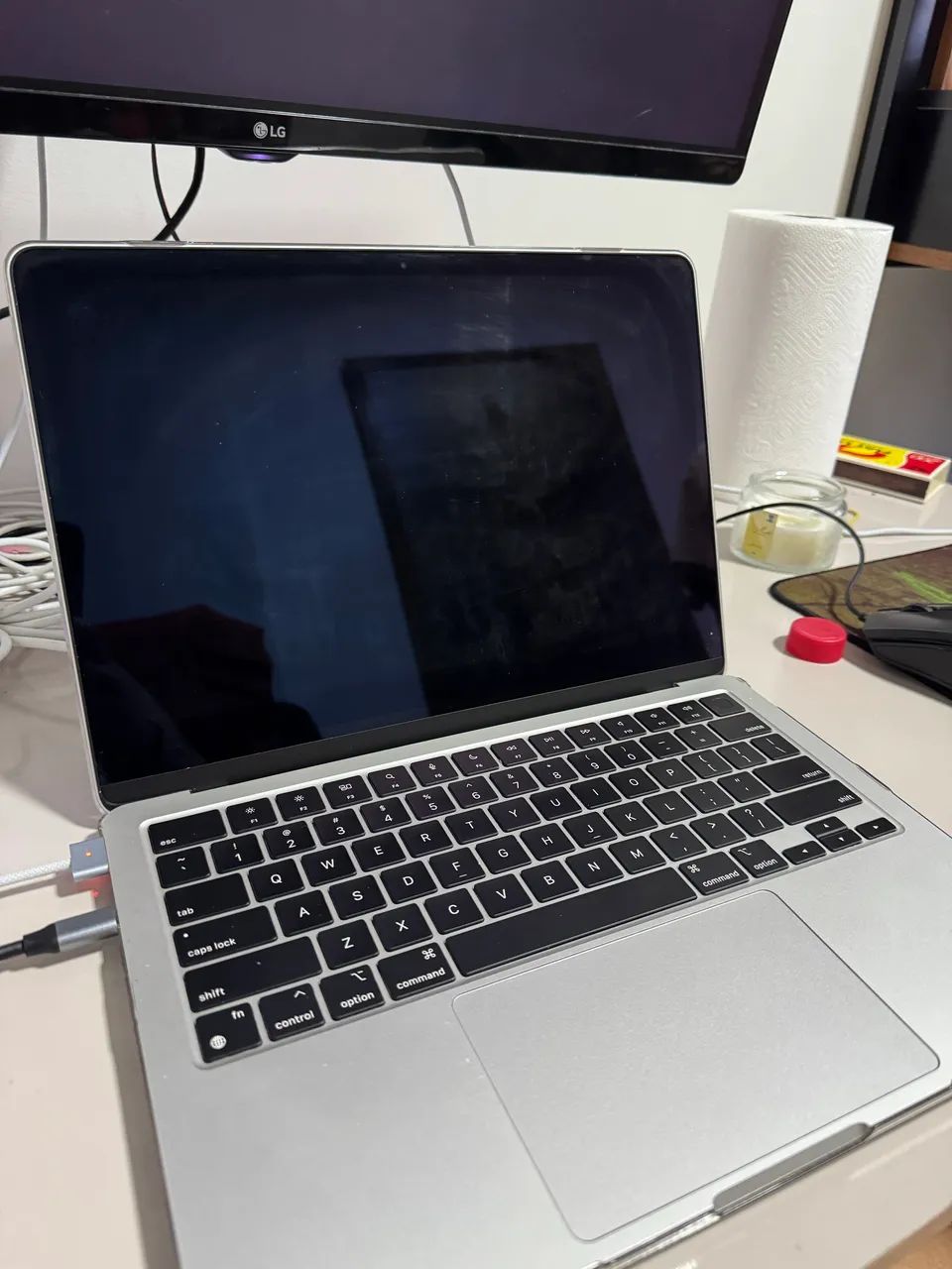 MACBOOK AIR M2 com simples defeito - Foto 2