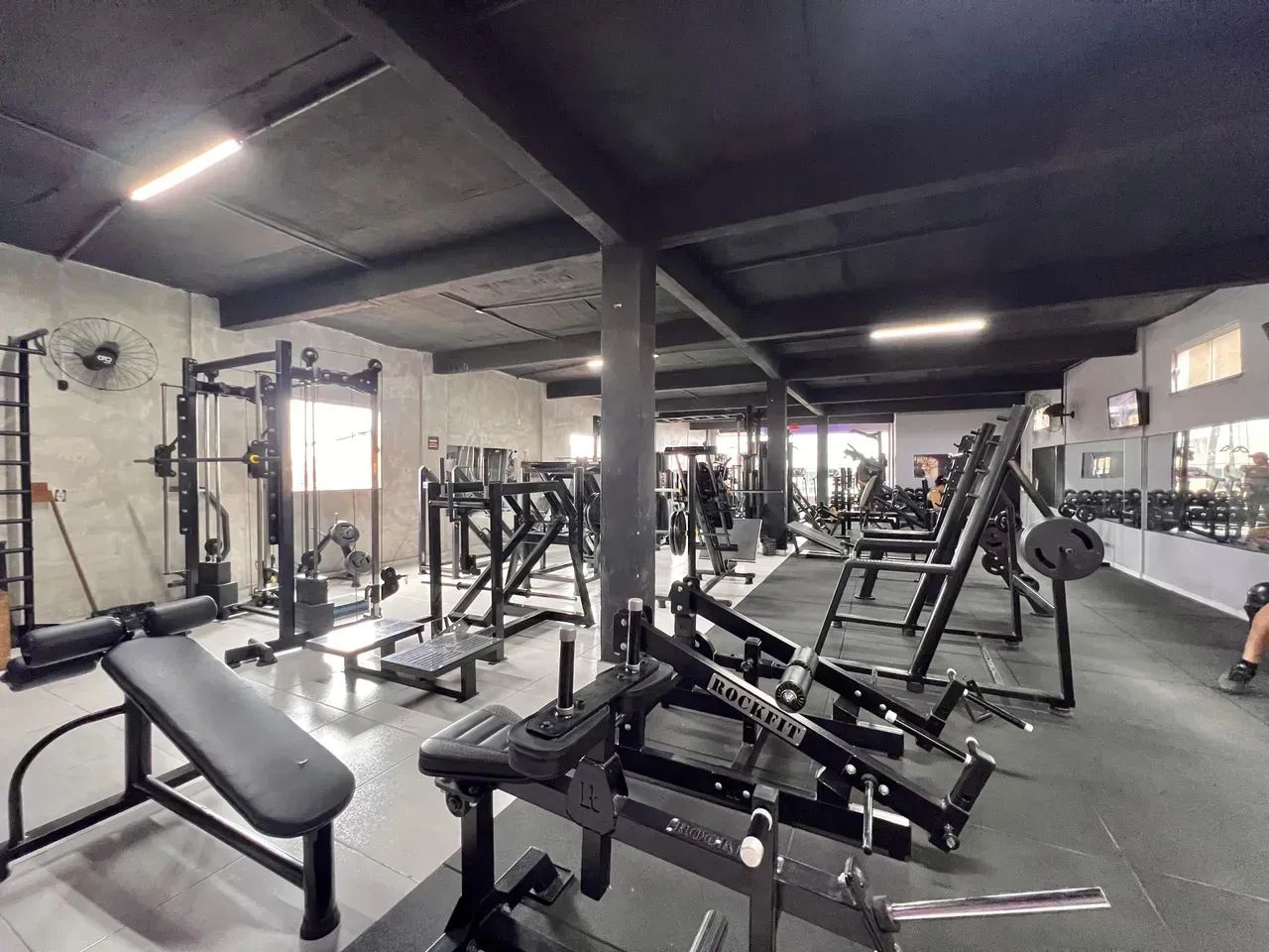 ACADEMIA À VENDA COM MAIS DE 830m², CLIENTELA FORMADA E OPERAÇÃO EM FUNCIONAMENTO - Foto 4