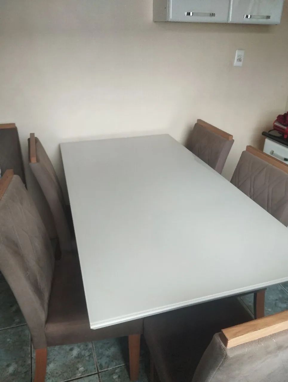 Mesa com seis cadeiras 