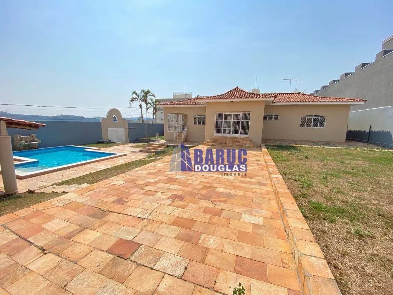 ALUGA-SE Casa comercial, 3 terrenos com total 1.350m2 de terreno de esquina, com 5 quartos - Foto 4