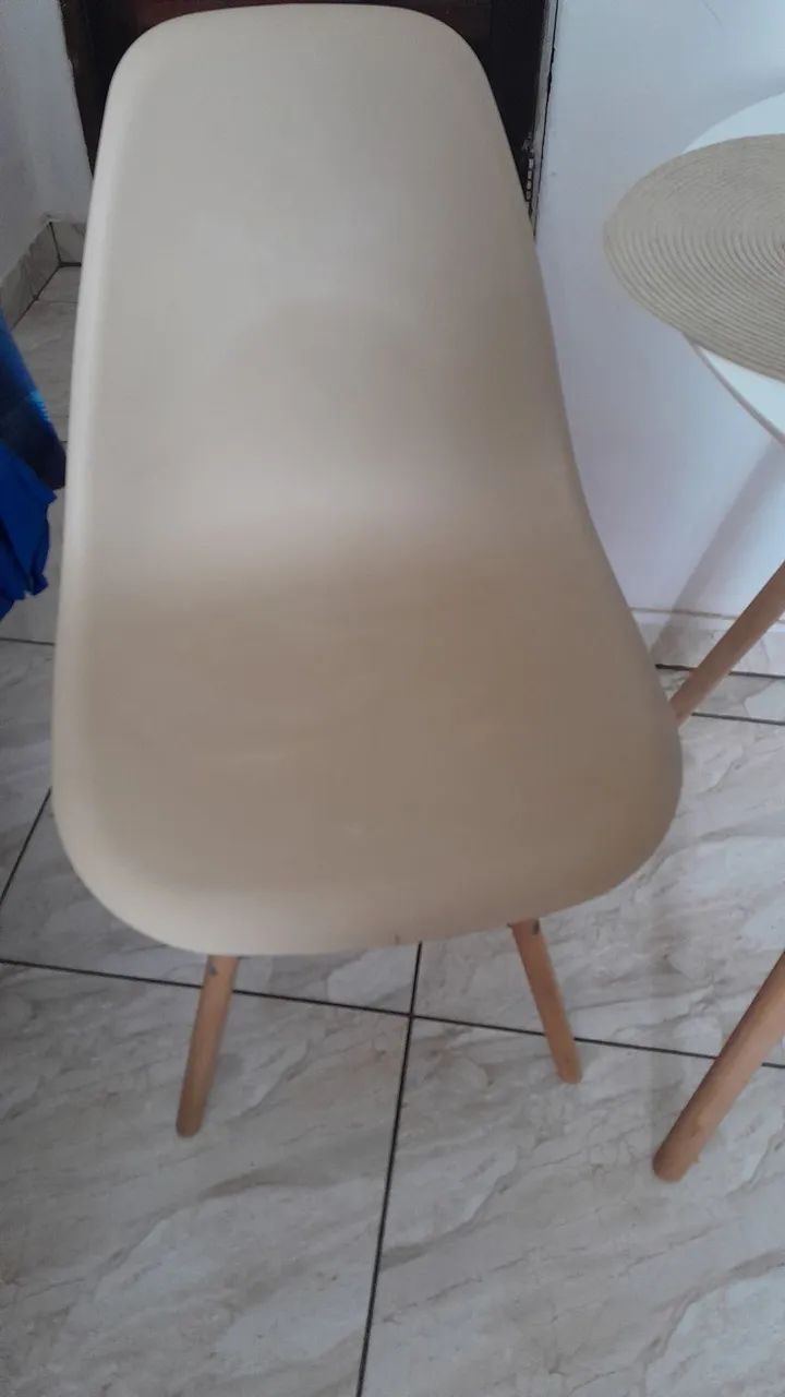 Vendo Mesa com 2 cadeiras modernas - Foto 3