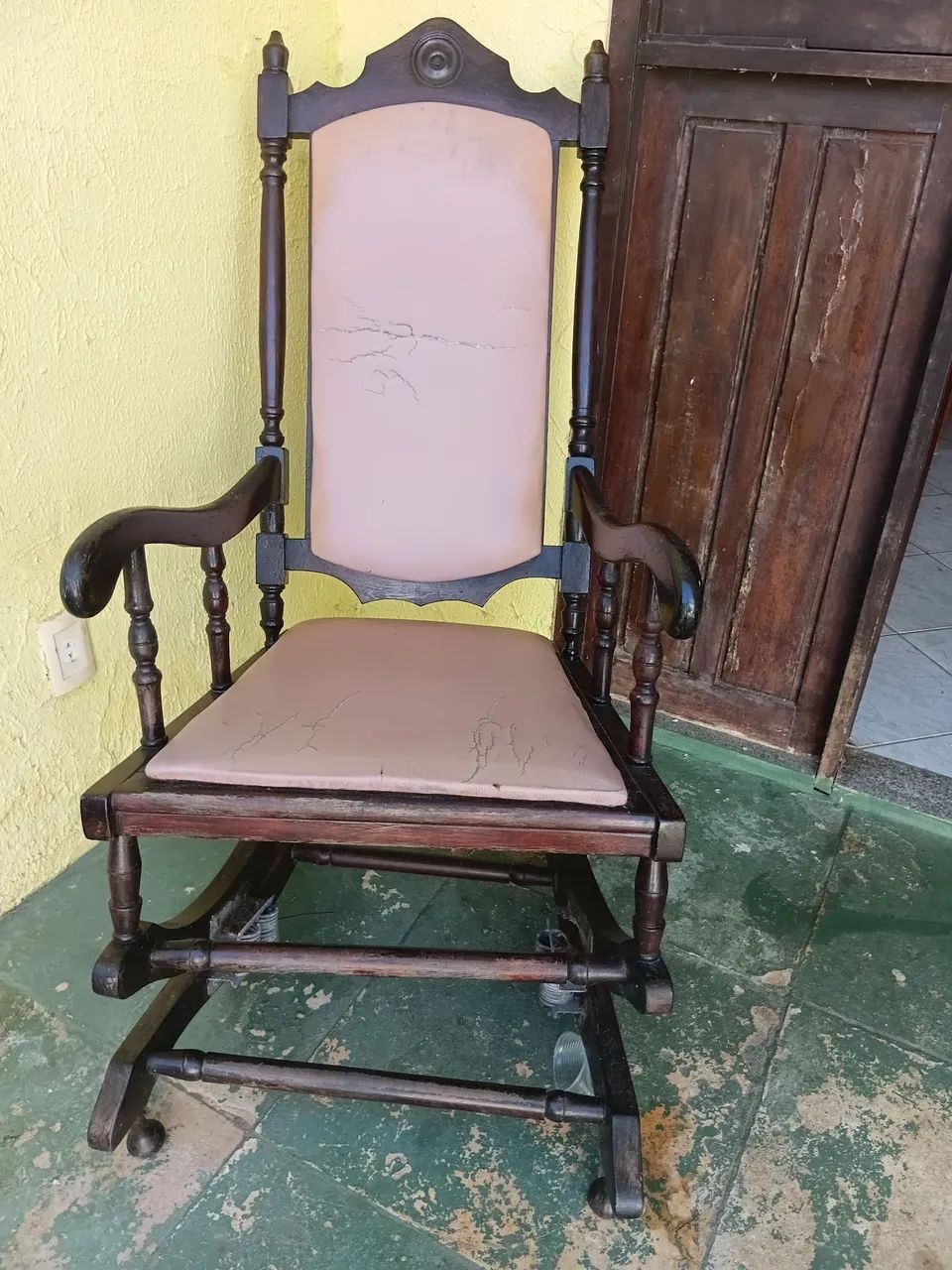 Cadeira de madeira maciça 