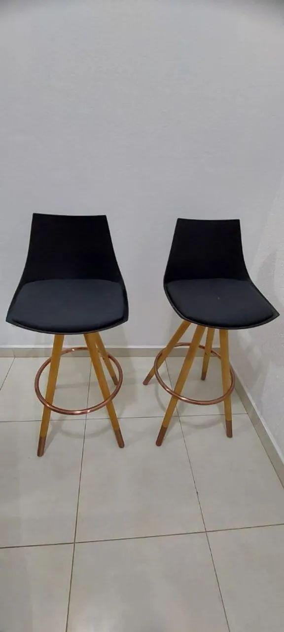 Banquetas detalhes em bronze 