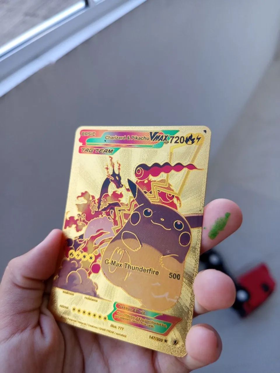 carta rara de pokémon Charizard & Pikachu  - Foto 3