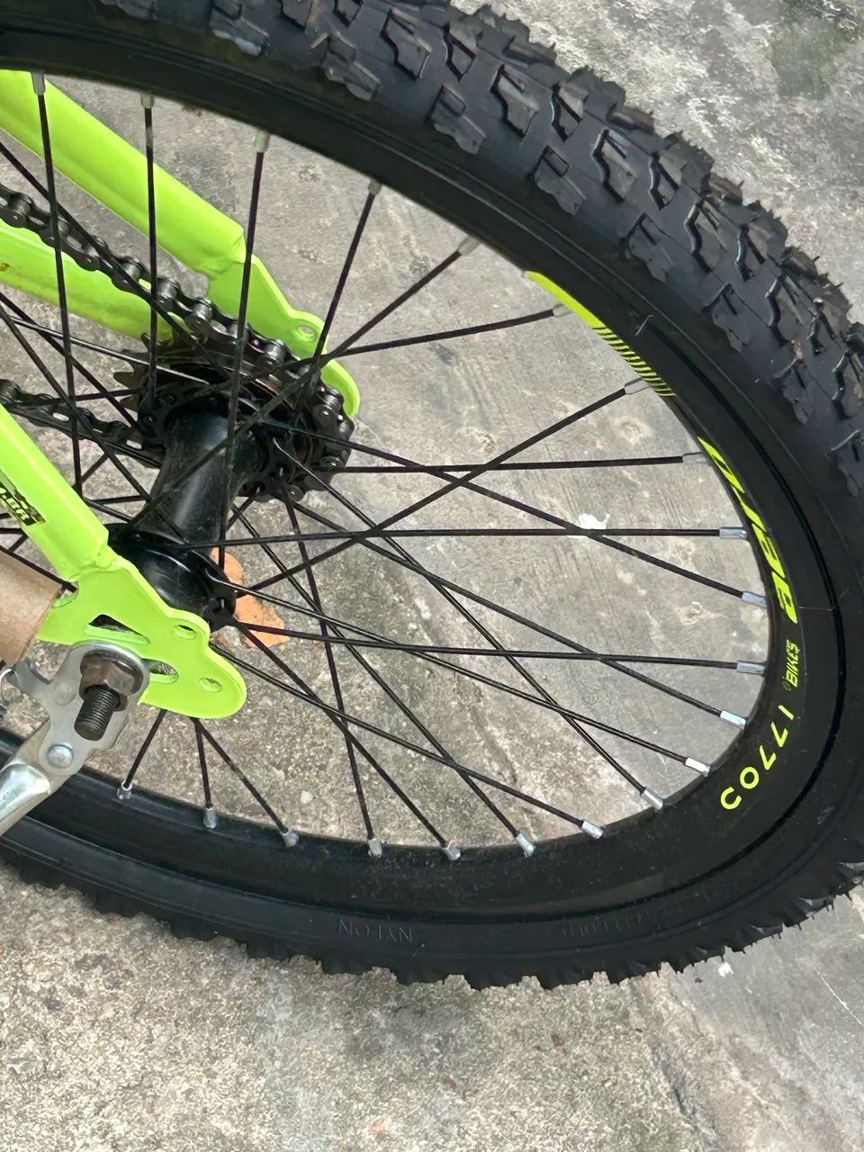 Vende bicicleta, nunca usada!!