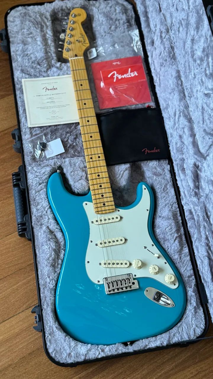 Guitarra Fender American Professional Miami Blue 