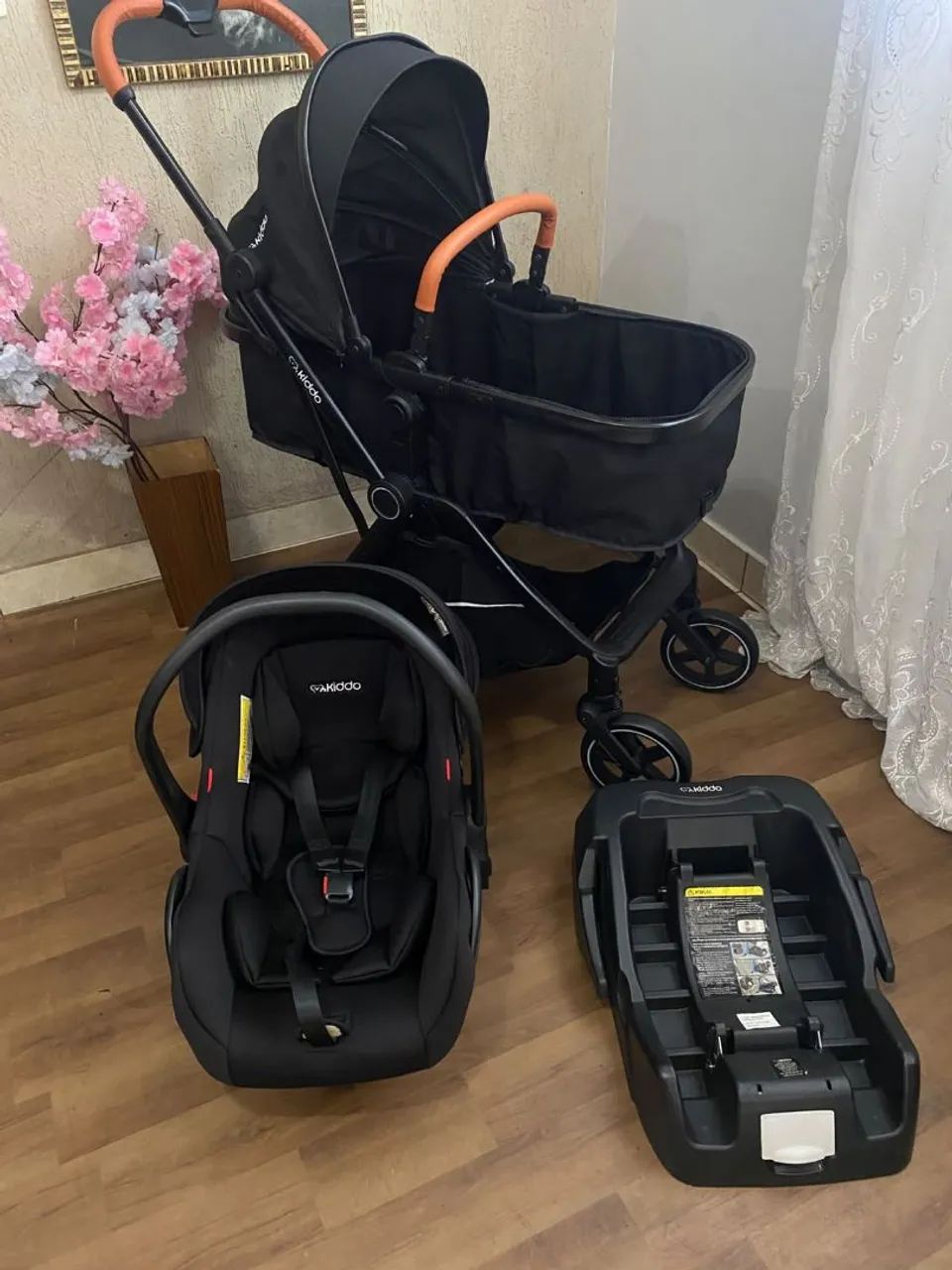 Carrinho Kiddo com bebe conforto e base 