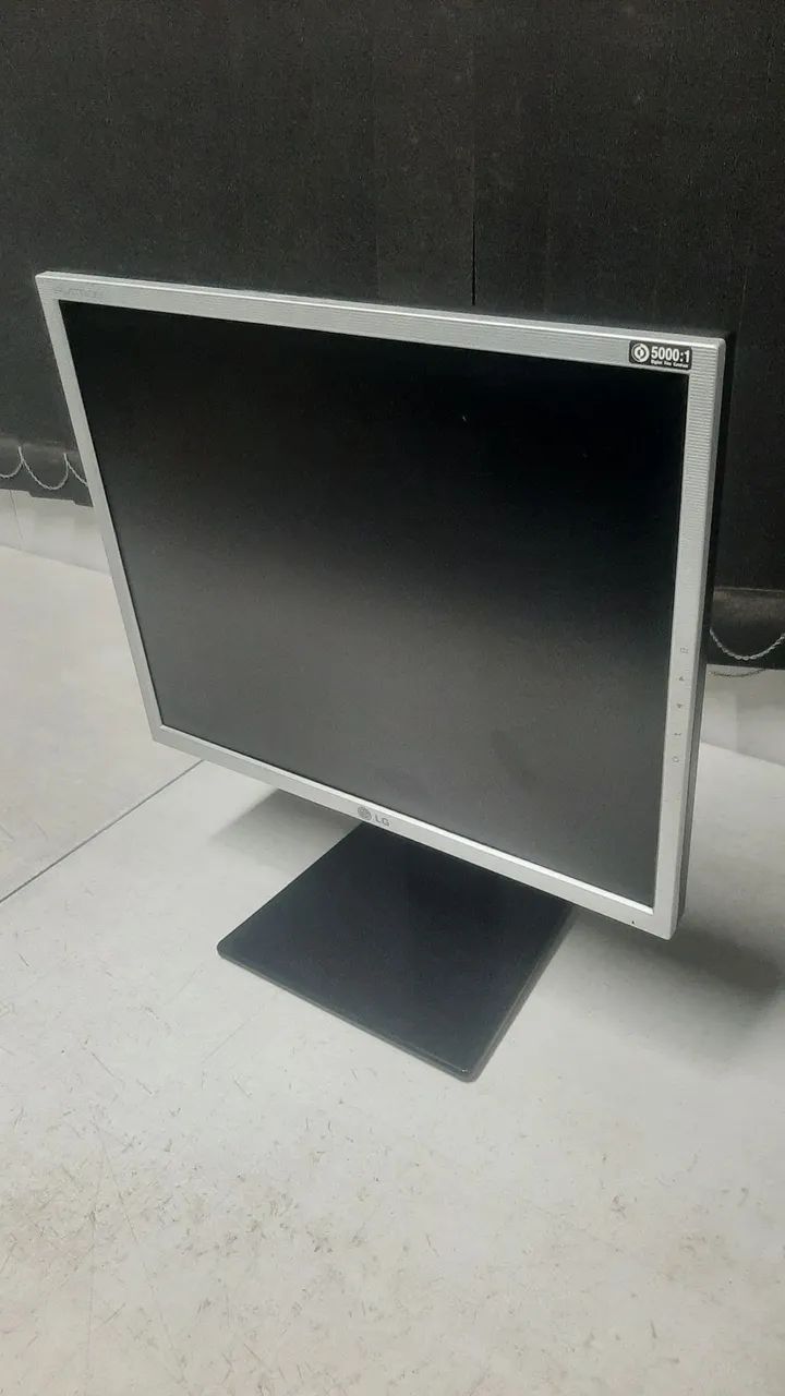 Monitor LG Flatron 19 Pol. LCD.