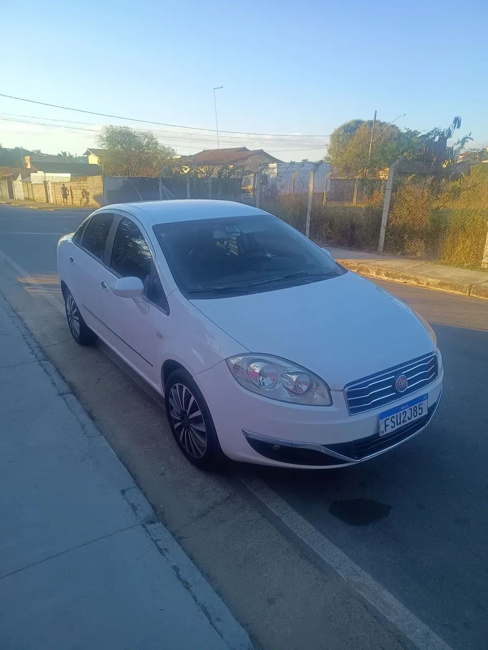 Fiat Linea Absolute 1.9/1.8 Flex Dualogic 4P 2015 - Foto 2