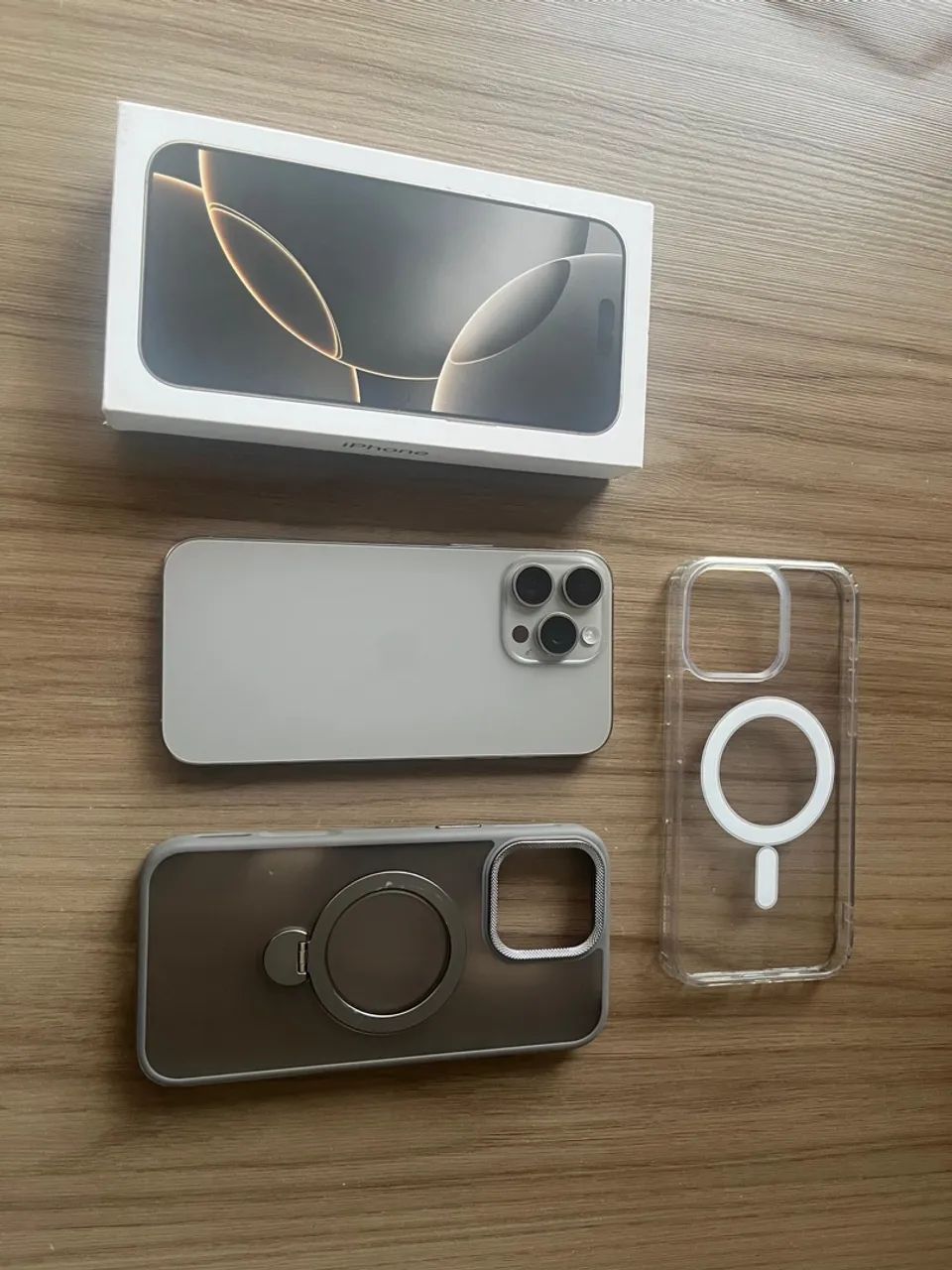 iPhone 16 Pro Max + cases magsafe. Bateria 92%