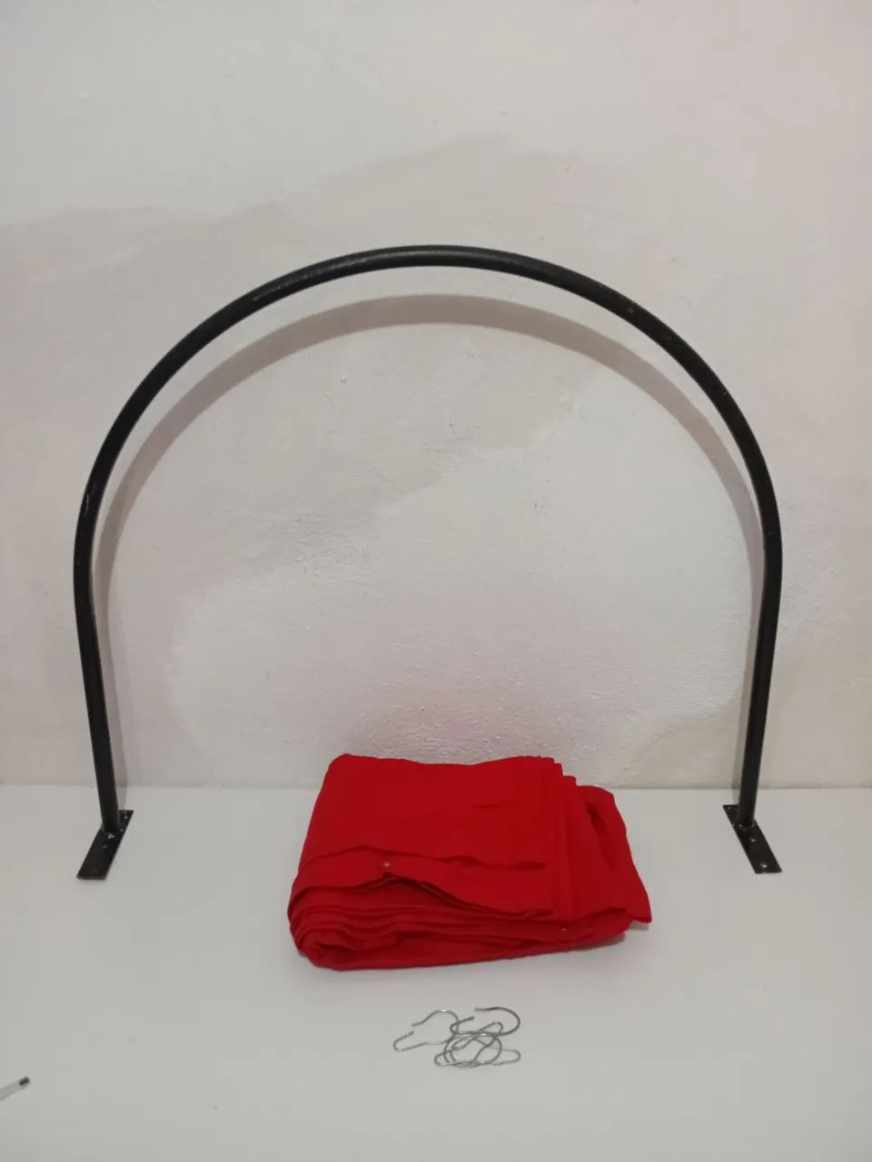 USED CURTAIN WITH BRACKET. R$ 100 