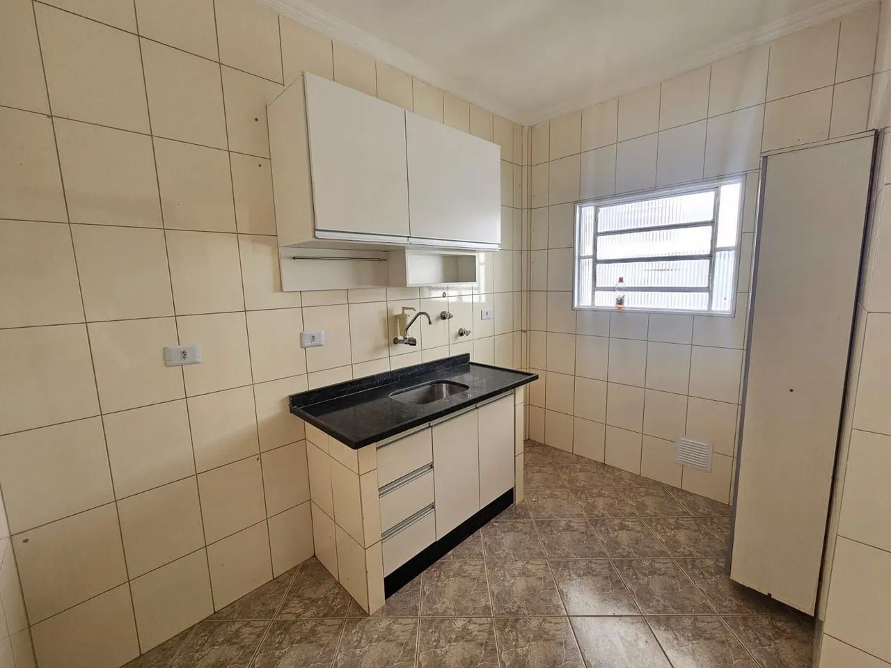 Próximo ao gastrota. Condução na porta. 